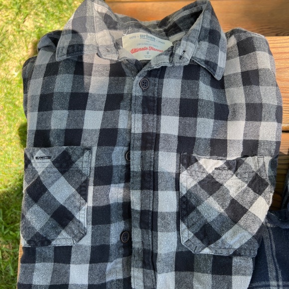 6 flannels - Picture 4 of 8